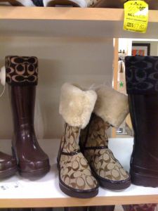 ...Boots with the Fur. The whole club waz lookin' at herrr
